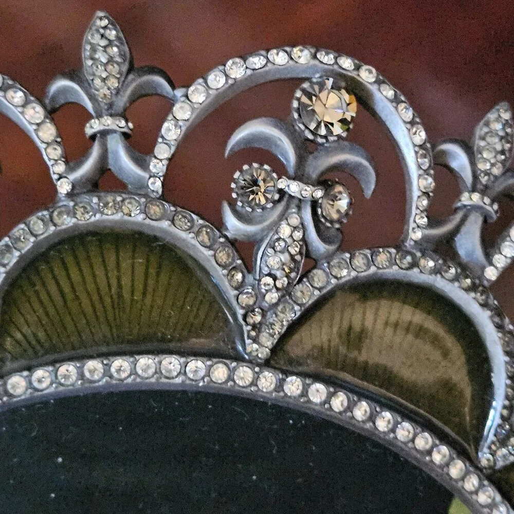 RARE JAY STRONGWATER GREEN FLEUR DE LIS TIARA SCROLL CRYSTAL ENAMEL ROUND FRAME